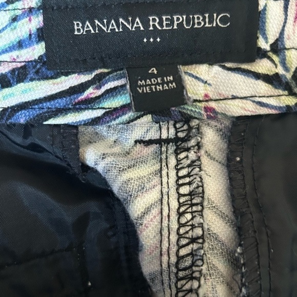 BANANA REPUBLIC BLACK WHITE COLOR-SPLASH FERNS SHORTS, SIZE 4 - Picture 4 of 5